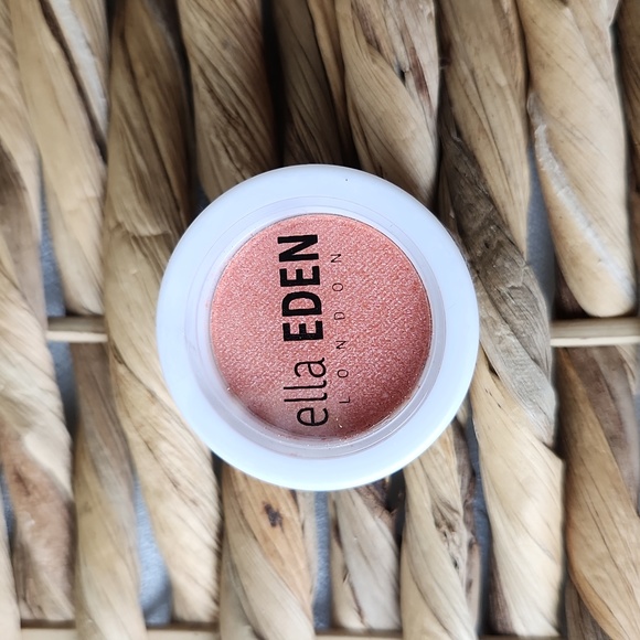 Ella Eden London | Single Eyeshadow - Picture 2 of 3